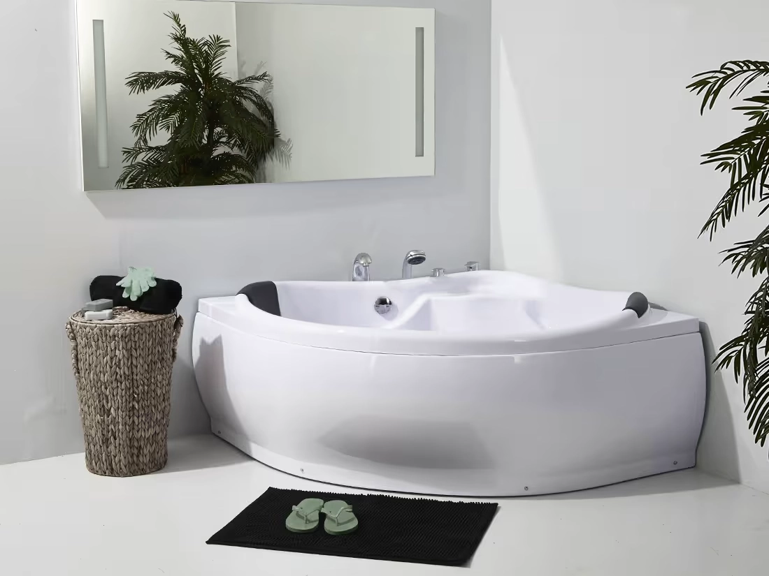 1001 Breeze indespa, 138 cm i badeværelsesmiljø. Fra SPA Kompaniet
