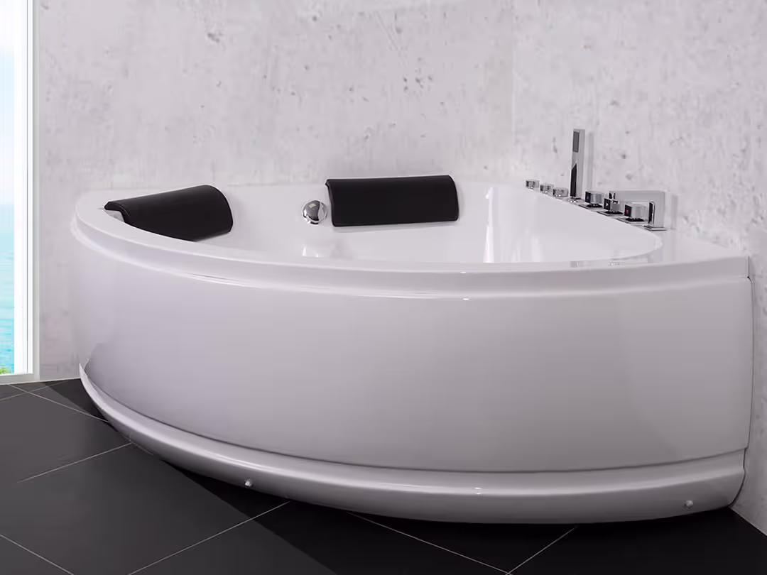 1012 Deco indespa 153 cm, vestredrejet i badeværelsesmiljø. | SPA Kompaniet