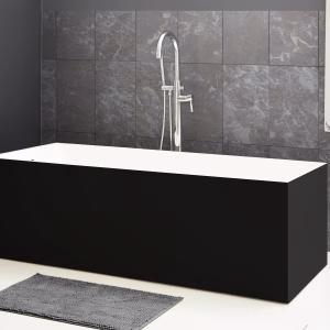 Matsort RockSolid stenbadekar Badia 170 cm i badeværelsesmiljø. Fra SPA Kompaniet.