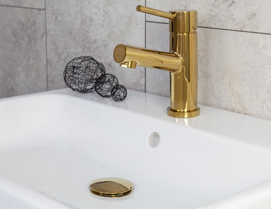 5766 Nostalgi vandhane i guld med tilsvarende bundprop. Monteret. Fra SPA Kompaniet.