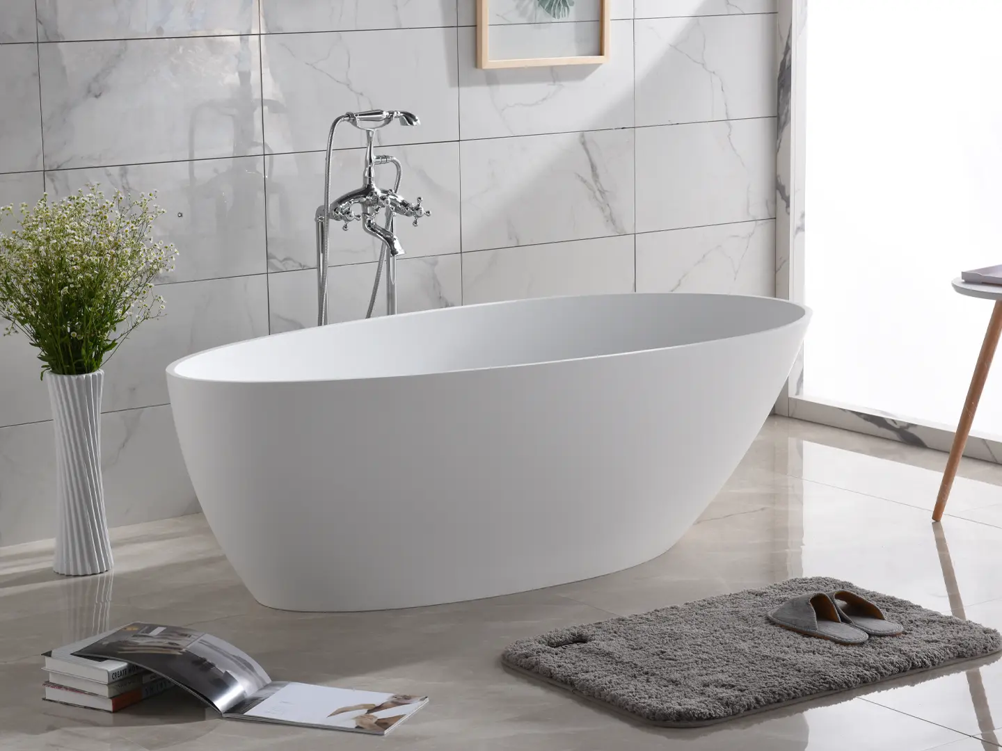 Rimini Uno RockSolid stenbadekar 170 cm i badeværelsesmiljø. Fra SPA Kompaniet.