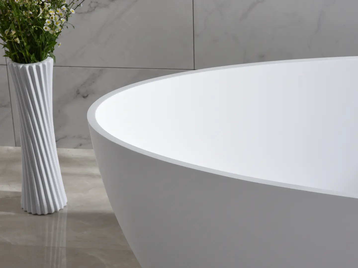 Rimini Uno RockSolid stenbadekar 170 cm i badeværelsesmiljø. Fra SPA Kompaniet.