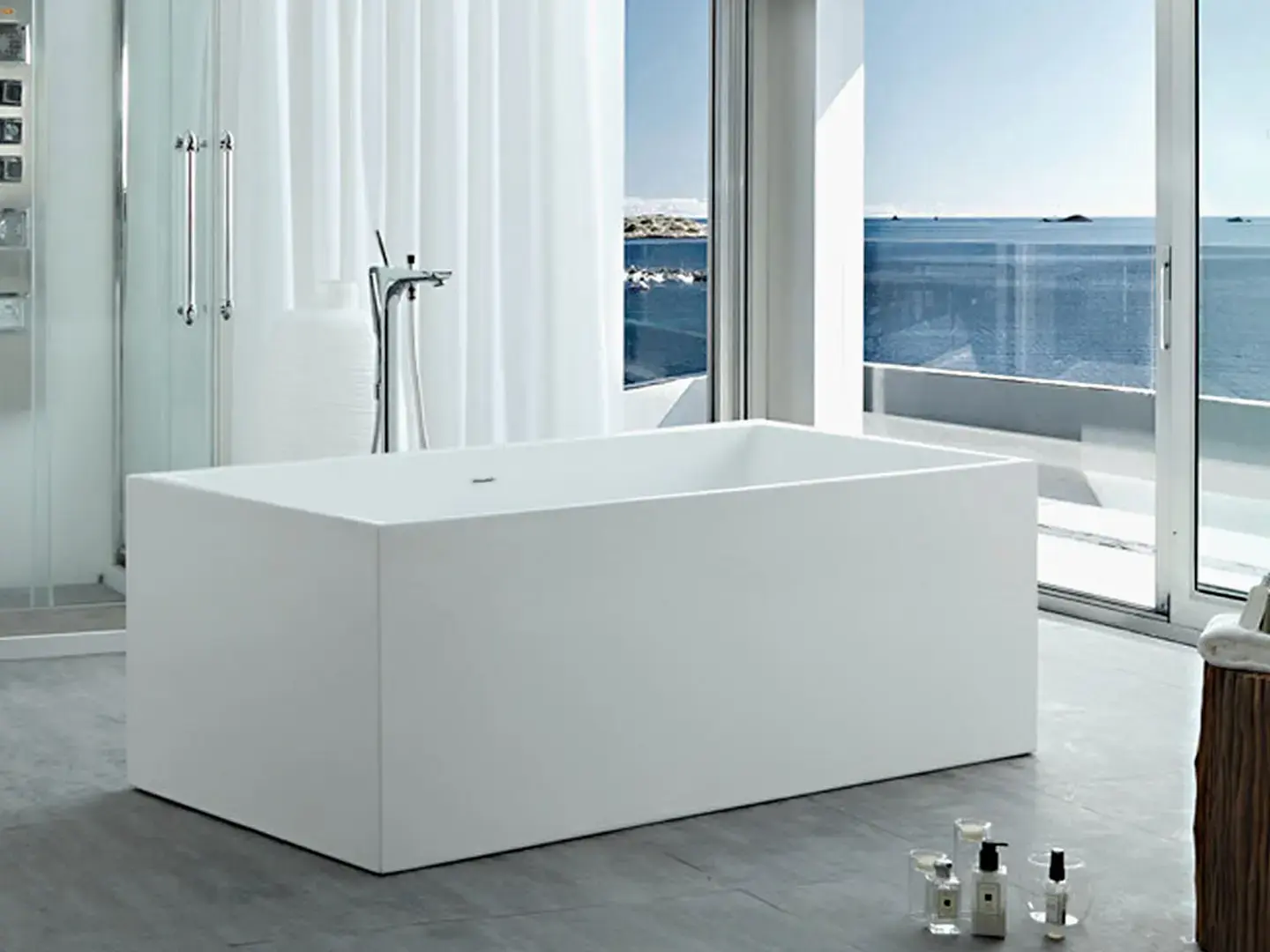 Fristående badkar Ydernæs 170 6529 i badrumsmiljö. Från SPA Kompaniet.